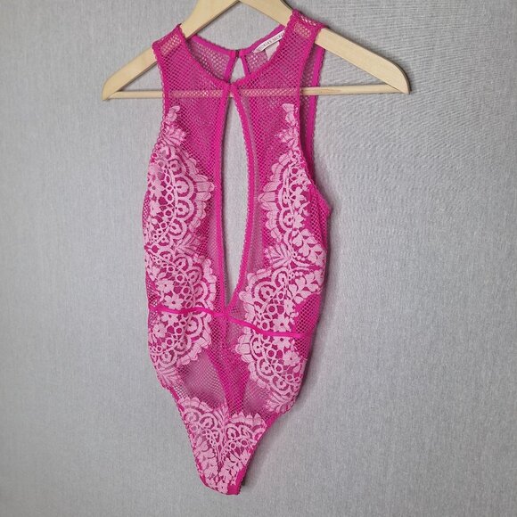 💙 Victoria's Secret Pink Fishnet Bodysuit Size M Coquette Festival Playful Ling - Picture 2 of 8